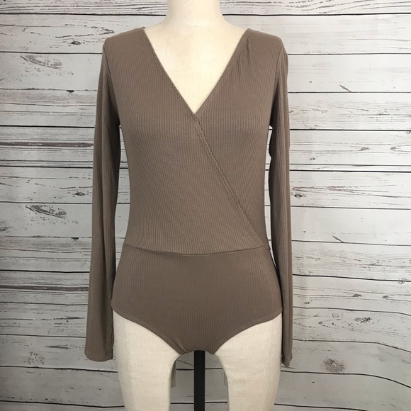 Forever 21 Tops - Forever 21 Ribbed Long Sleeve Bodysuit